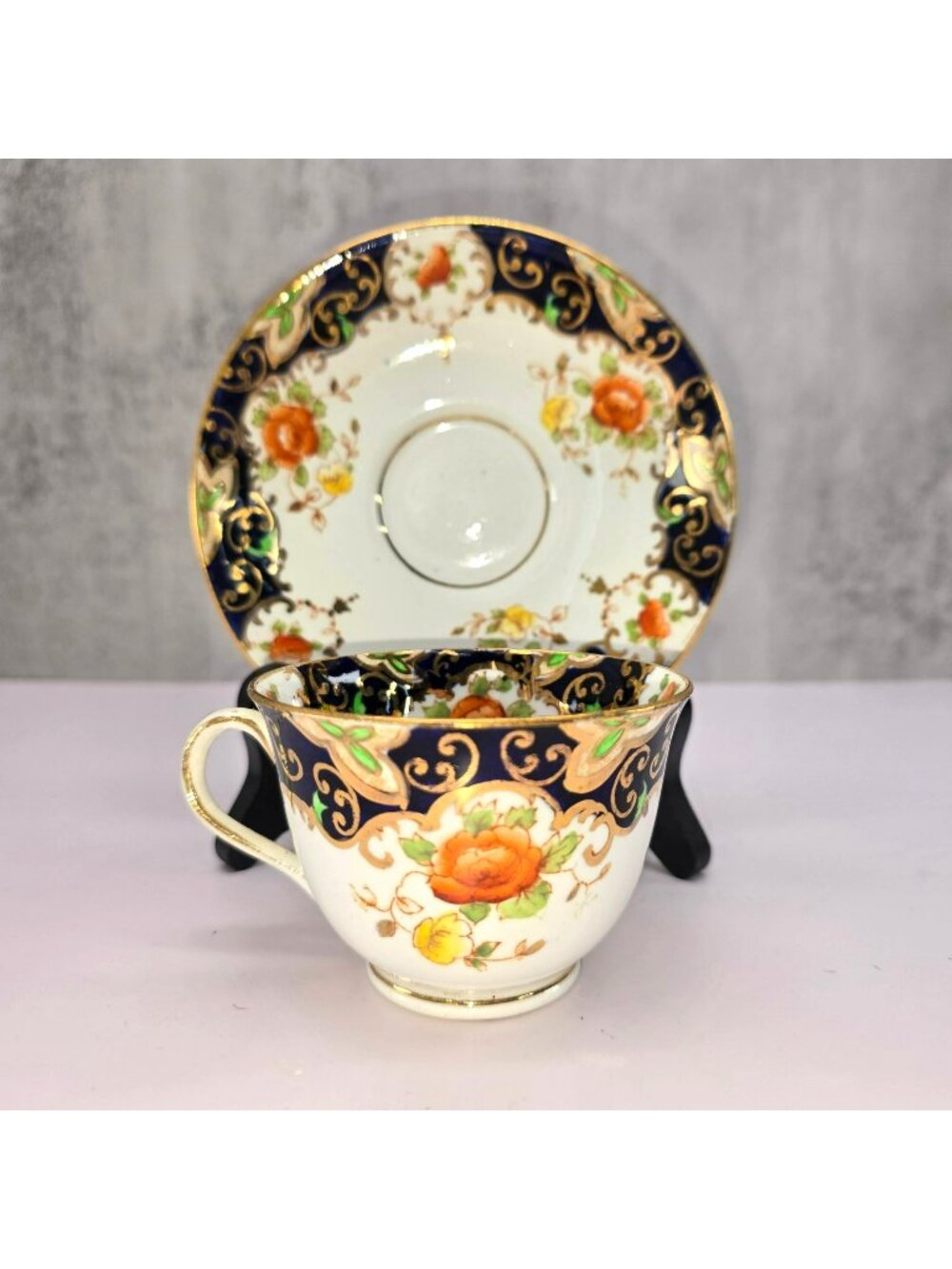 Floral Tea Cup & Saucer Standard China England With Gold Trim vl5148